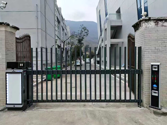 某廠區采用 “ 安快 ” 車牌識別系統