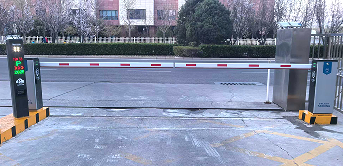 某街道采用 “ 安快 ” 車牌識別系統