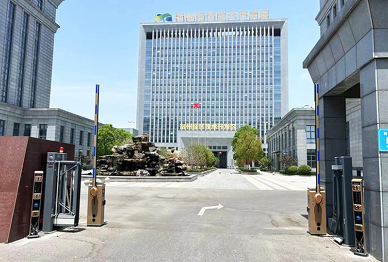 某開發區停車場采用 “安快” 一進一出直桿道閘