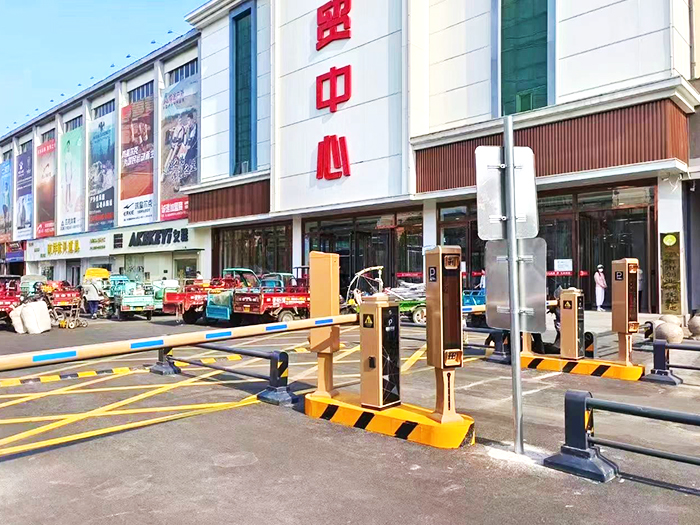 某街道停車場采用 “安快” 車牌識別系統