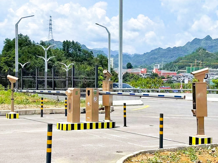 某景區(qū)采用 “安快” 一進(jìn)一出直桿道閘