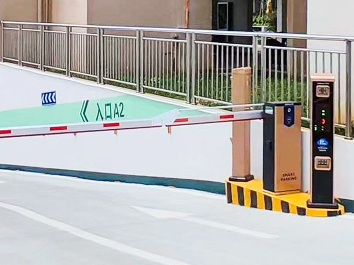 某地下停車場采用 “安快” 車牌識別系統