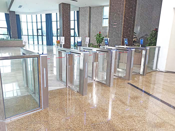 某辦公樓采用 “安快” 人行通道擺閘【搭配人臉識別】效果圖