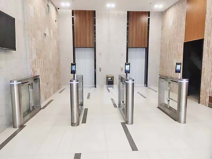 某小區采用 “安快” 人行通道擺閘【搭配人臉識別】效果圖